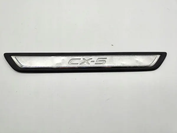 Mazda CX-5 framdörrströskelskydd OEM K123V1370 image 2