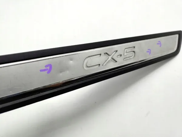 Mazda CX-5 framdörrströskelskydd OEM K123V1370 image 5