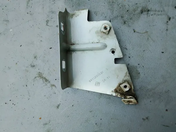Renault Master III lokasuoja-kiinnike OEM 641c20003r-d image 2