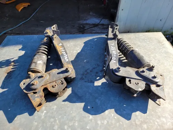 Volvo FE Ohjaamon Lukko Taka Vasen Ripustus Kiinnitys image 3