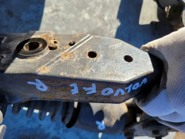 Volvo FE Ohjaamon Lukko Taka Vasen Ripustus Kiinnitys image 5