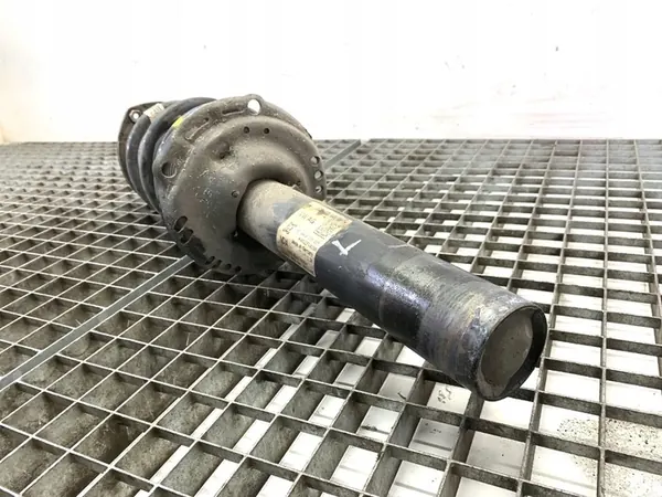 Amortizzatore anteriore sinistro con molla VW Passat B8 2.0 image 3