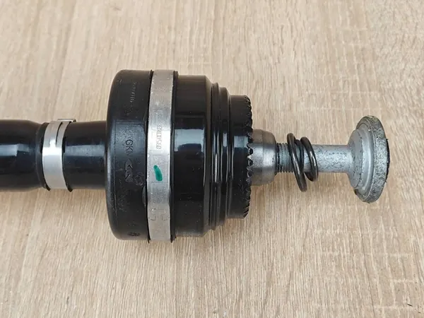 Original vänster bakaxel B58 BMW 540i G30 G31 8664621 image 2