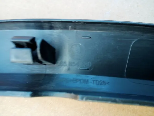 SKODA KODIAQ Oikea Takapuskuri image 9