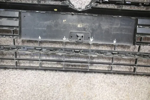 VW Arteon 2016-2020 R-Line Grill OEM 3G8353655A image 3