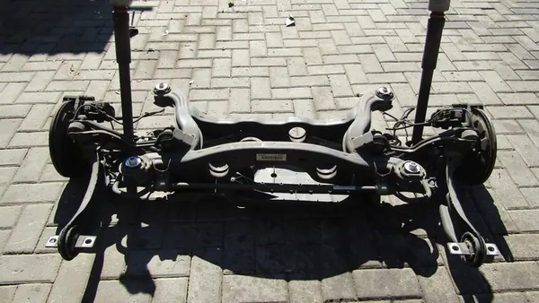 Essieu arrière complet MERCEDES CLA W117 Kombi image 1