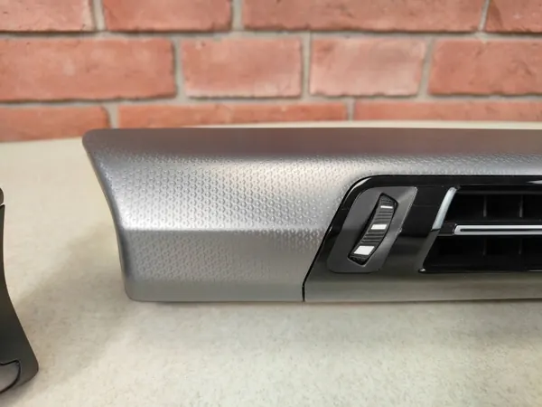 OEM 9638715 BMW X1/X2 Hexacube Alumiini Koristelistat image 3