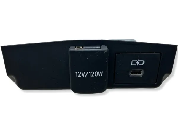 OEM OYT27096 Cache Allume-Cigare USB-C pour Corolla image 2