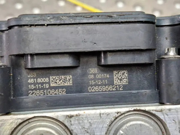 Pompe ABS OEM S25154839 pour Subaru - Contrôleur image 6