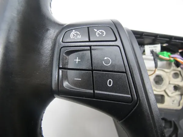 Volant Volvo OE 34110217B d'occasion image 3