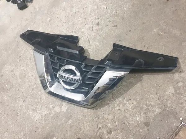 Nissan Juke F15 Front Grill OEM 62072-BV80A image 2