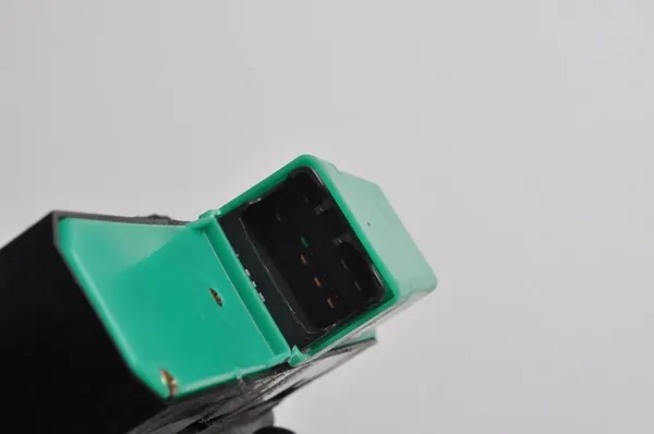 Linker Fenster-Schalter Suzuki Jimny III 98- OEM 37990-81A20 image 3