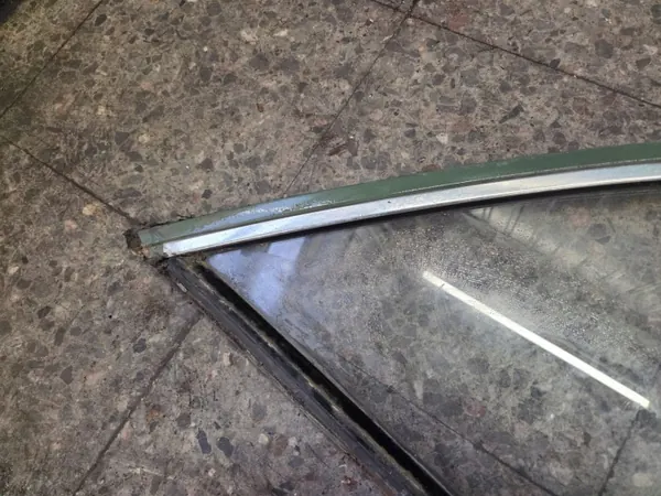 Vitre arrière droite pour Mercedes W123 Break image 10