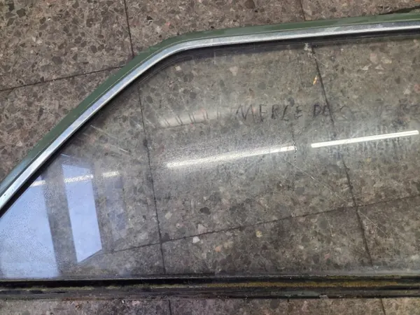 Vitre arrière droite pour Mercedes W123 Break image 3