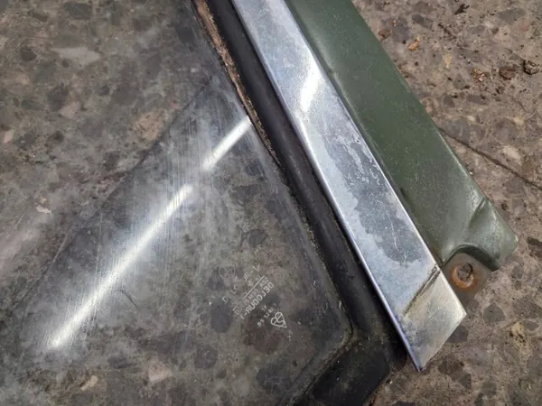 Vitre arrière droite pour Mercedes W123 Break image 5