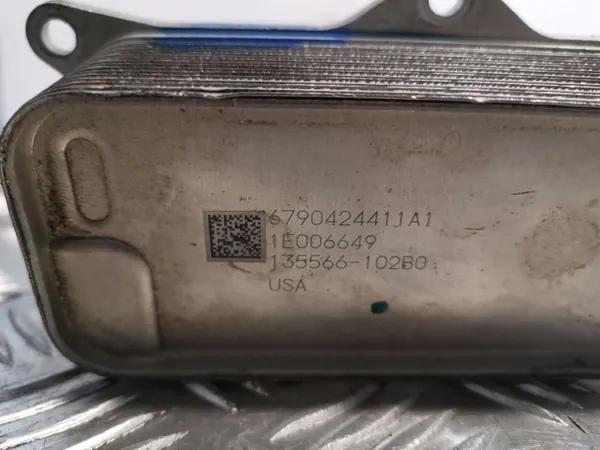 Refroidisseur d'huile moteur Jeep OEM 135566102B0 - Occasion image 3