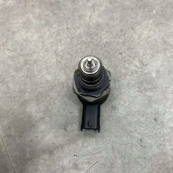 Soupape régulateur pression carburant OEM 30777576 image 3
