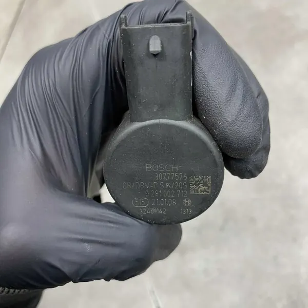 Soupape régulateur pression carburant OEM 30777576 image 4