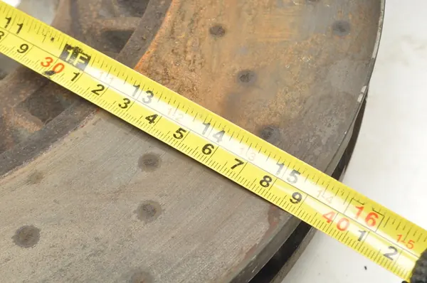 VOORSTE REMSCHIJF MERCEDES W216 6.2 AMG A2214211312 image 6