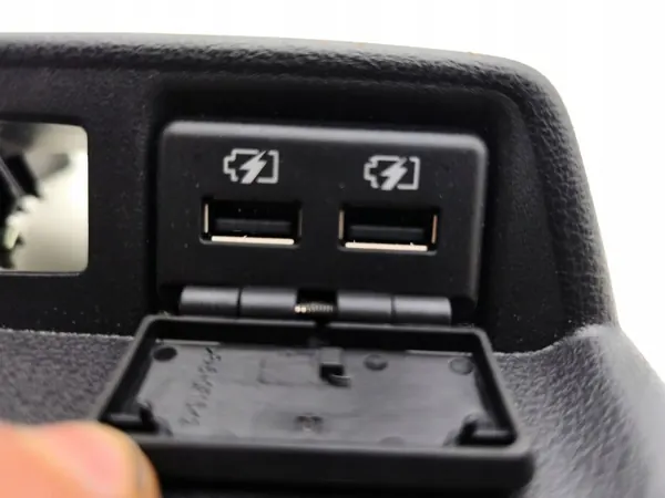 Enchufe USB Nissan Leaf II OEM 969305SH2B image 7