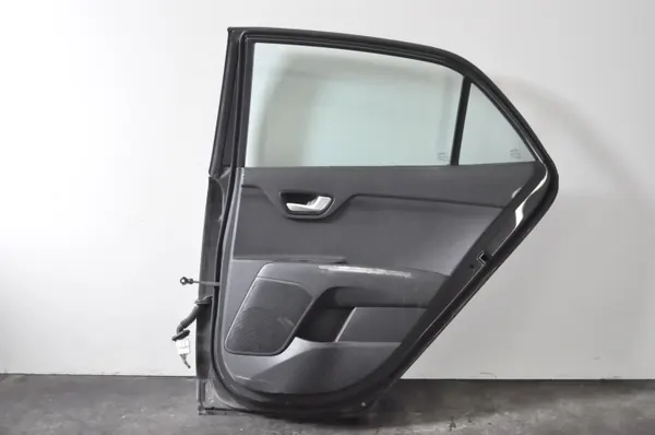 KIA OEM 125 Rechte Hintertür Komplett 5D HB image 5