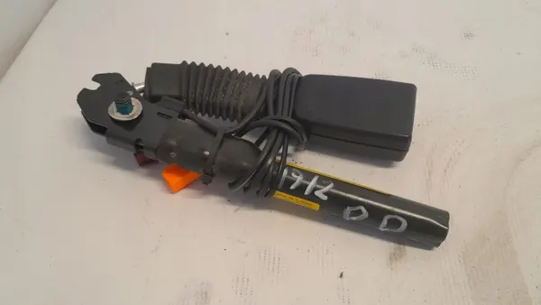 Ford Focus MK2 oikea etuhihnapingotin OEM 4M51A61208CA image 2