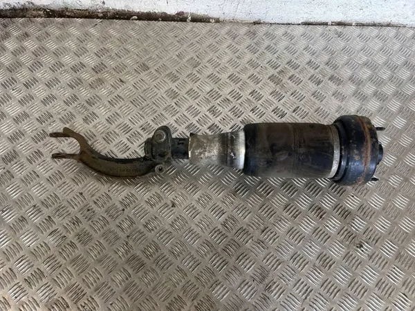 Ilmatuki etu oikea OEM 12345 Audi A8 S8 D4 image 2