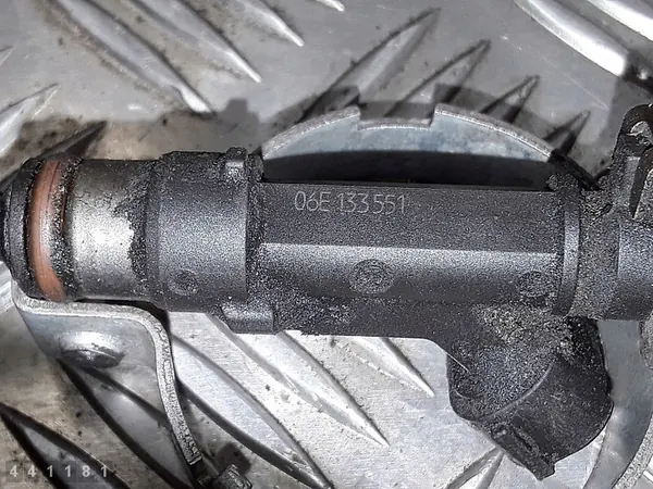 Iniettore Audi A6 2006 2400 Benzina 06e133551 image 5