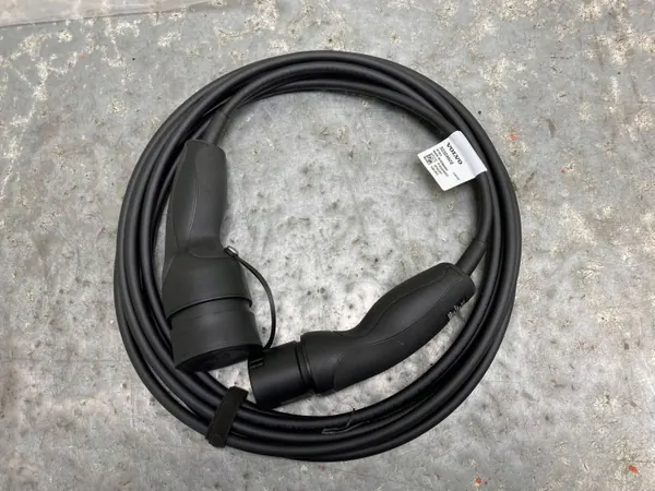 Câble chargeur Volvo OEM 32324602 pour XC60 XC90 image 2