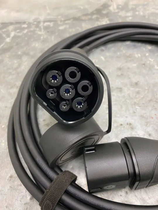 Câble chargeur Volvo OEM 32324602 pour XC60 XC90 image 3