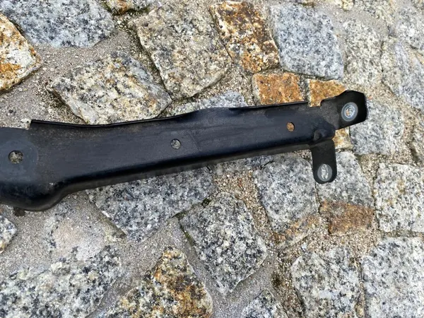 AUDI A5 8T Soporte Guardabarros Izquierdo 8T0821135G OEM image 2