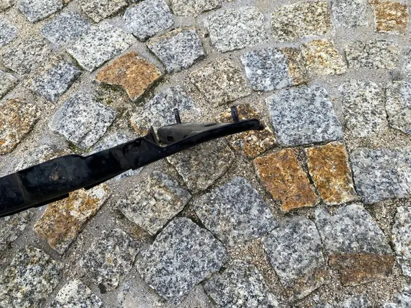 AUDI A5 8T Soporte Guardabarros Izquierdo 8T0821135G OEM image 4