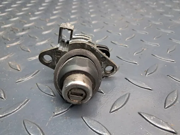Inserção de chave de fechadura porta-malas BMW OE para E46 Cabrio image 2