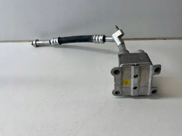 VW Multivan T7 Oliekoeler OEM 4M0816115A - Gebruikt image 4
