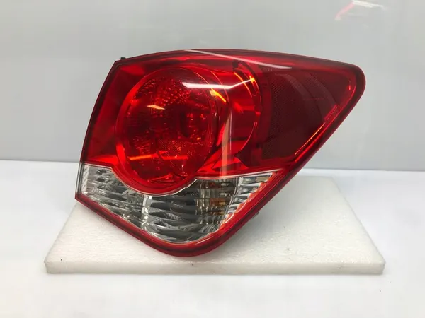 Luz trasera derecha Chevrolet Cruze image 2