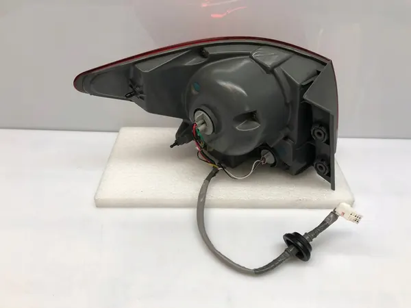 Luz trasera derecha Chevrolet Cruze image 4