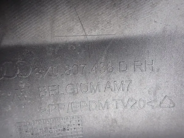 Audi A1 Parachoques delantero derecho OE 8X0807438D image 7