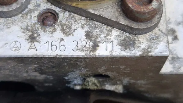 Bloco de válvula de suspensão pneumática Mercedes-Benz GL X166 2014 OEM image 5