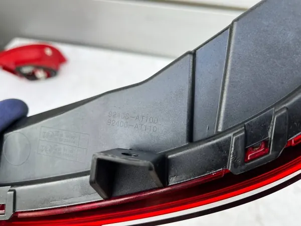 Kia Niro II Feu Arrière Droit OEM 92406-AT100 image 8