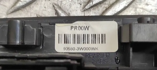 KIA Sportage 2012 Linker Achterraam Schakelaars OEM image 9