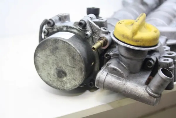 Couvercle d'arbre à cames OEM 55194358 Alfa Romeo 159 1.9 JTDM image 7