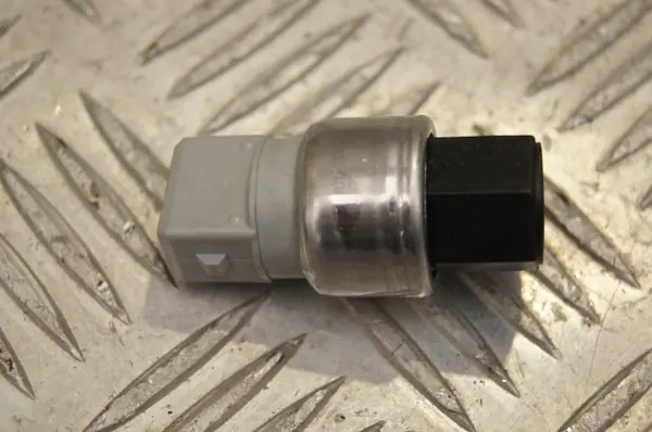 Capteur Pression Climatisation Volvo OEM 8628376 - Occasion image 3