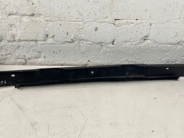Volvo S60 Vordersitzgurtabdeckung OEM 32245390 image 10