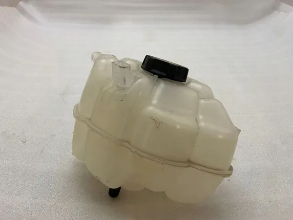 Volvo XC60 2020 Kylvätsketank OEM UTO25914 image 4