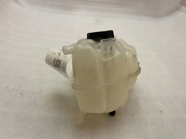 Volvo XC60 2020 Kylvätsketank OEM UTO25914 image 5