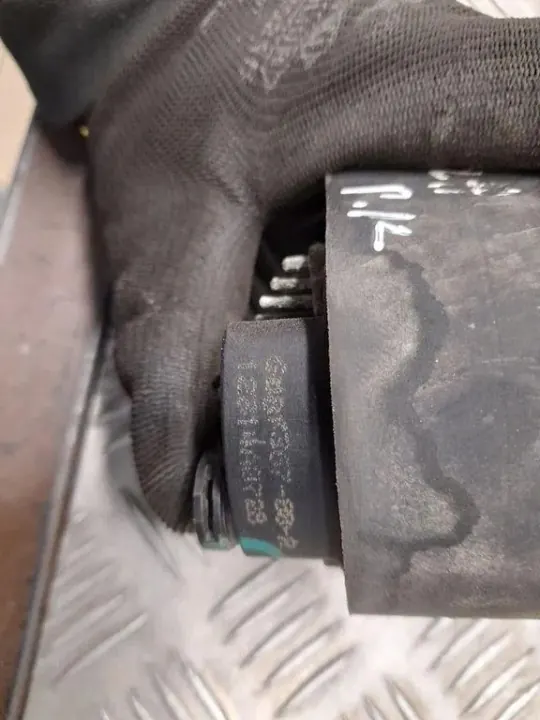 Tesla Model S Vesipumppu OEM 608736700A Etu vasen image 4