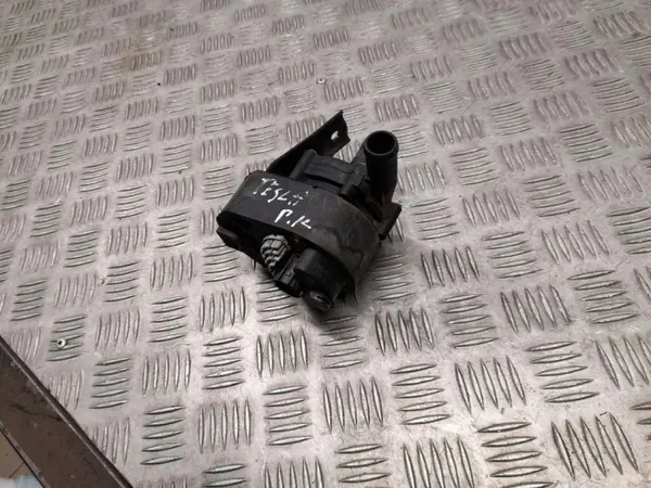 Tesla Model S Vesipumppu OEM 608736700A Etu vasen image 5
