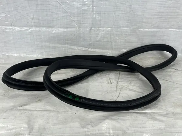 OEM A2576922300 Linke Hecktürdichtung für Mercedes CLS image 2