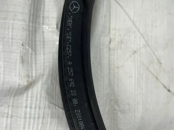 OEM A2576922300 Linke Hecktürdichtung für Mercedes CLS image 10