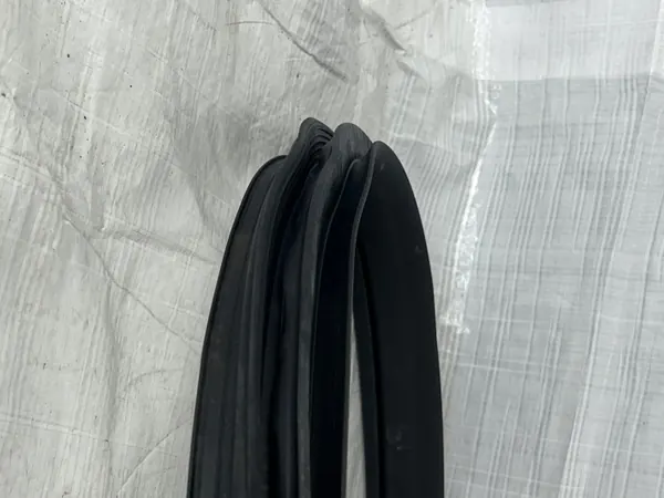 OEM A2576922300 Linke Hecktürdichtung für Mercedes CLS image 6